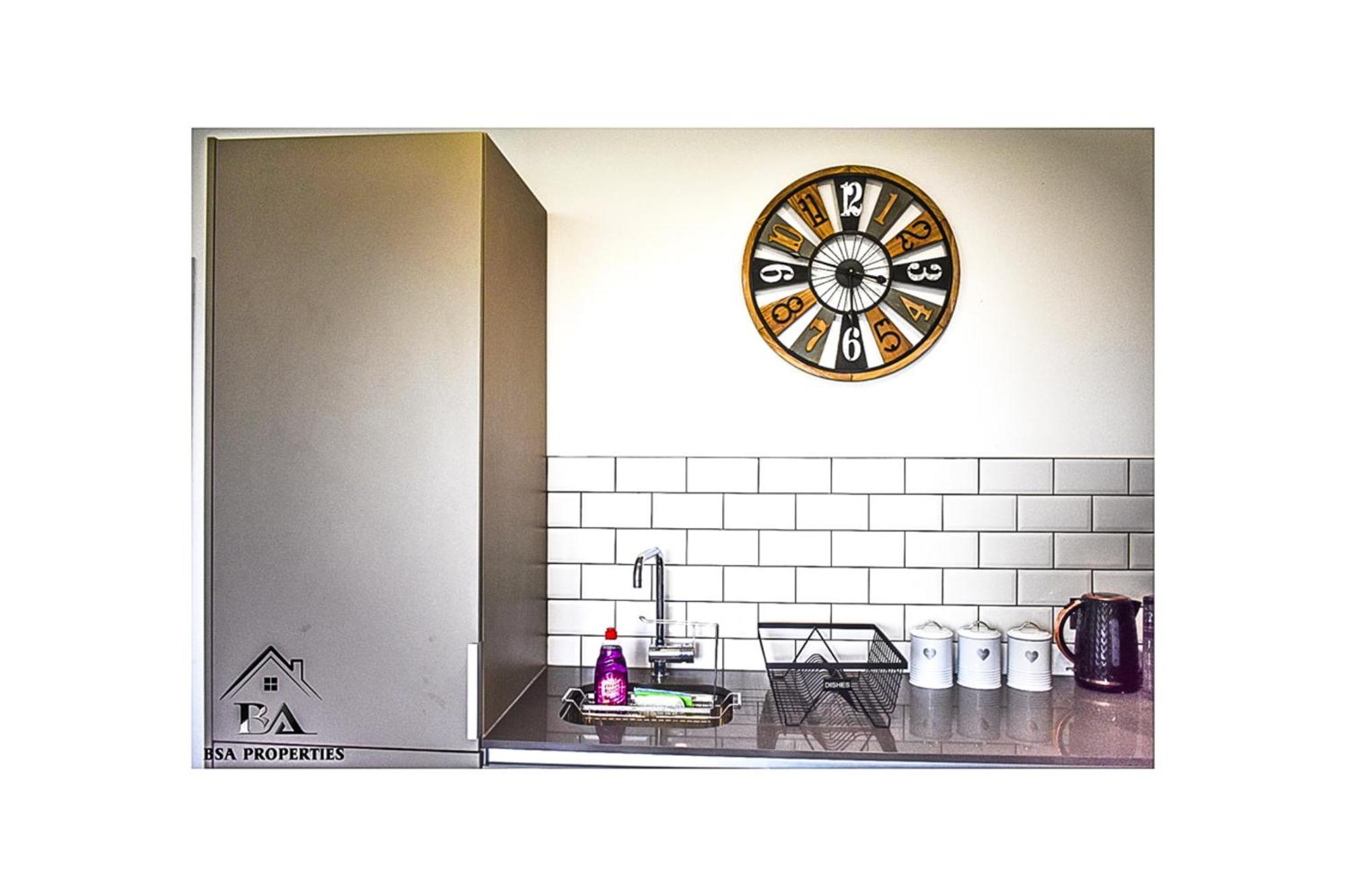City Centre Apartment Close To Ascot & Legoland Sleep Upto 4 Guests - Parking On Request! Bracknell Luaran gambar
